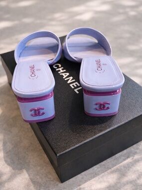 CHANEL Lavender Patent CC Block kitten Heels